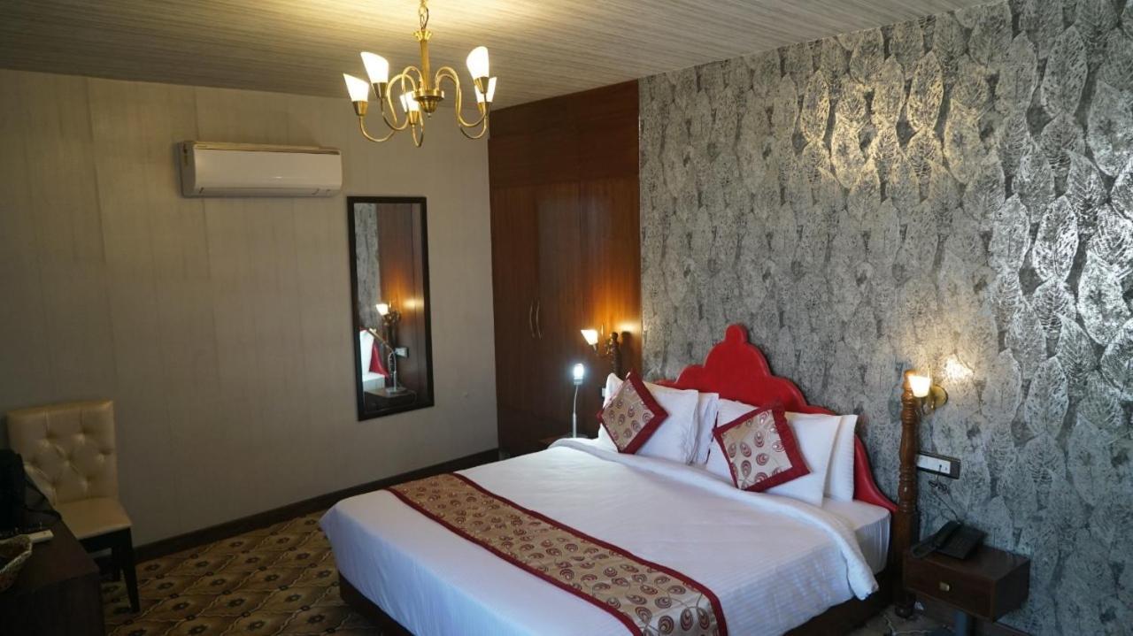 Hotel Sukh Mehal Džalandhar Exteriér fotografie